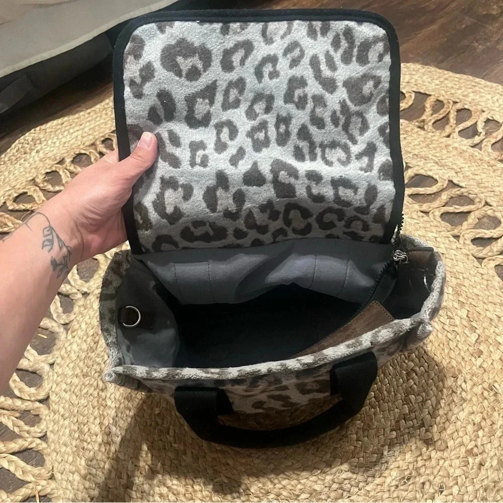 Jen & Co. Leopard Print Fuzzy Soft Tote Purse - Picture 5 of 6